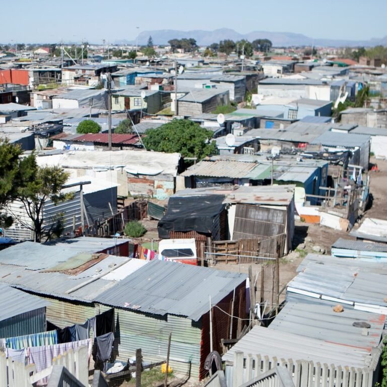 Top 10 African countries with the largest share of global extreme poverty