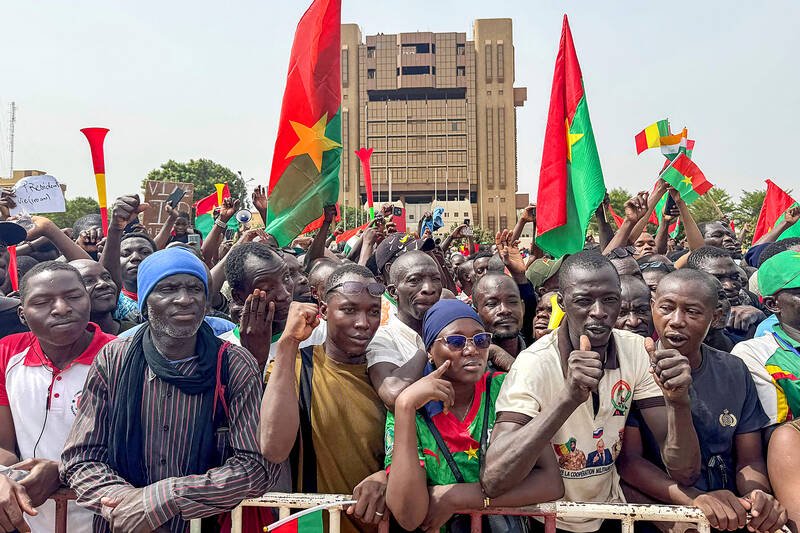 Nigeria’s secret police clamps down on rally for Burkina Faso’s Traoré, arrests organizer
