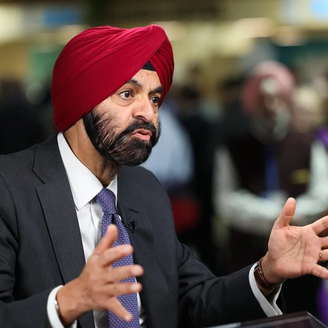 World Bank urges Zimbabwe to seek G-20 support in ending 25-year debt default