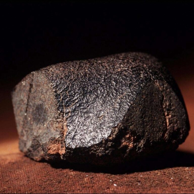 The $5.3 million sale of a precious rock from Mars belonging to Niger spurs outrage