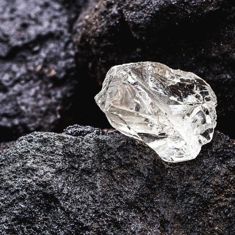 Diamond giant De Beers discovers kimberlite field in Angola, first in 30 years